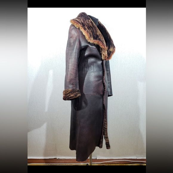 Woman’s Vintage Two-Sided Sheepskin Coat - Picture 5 of 11